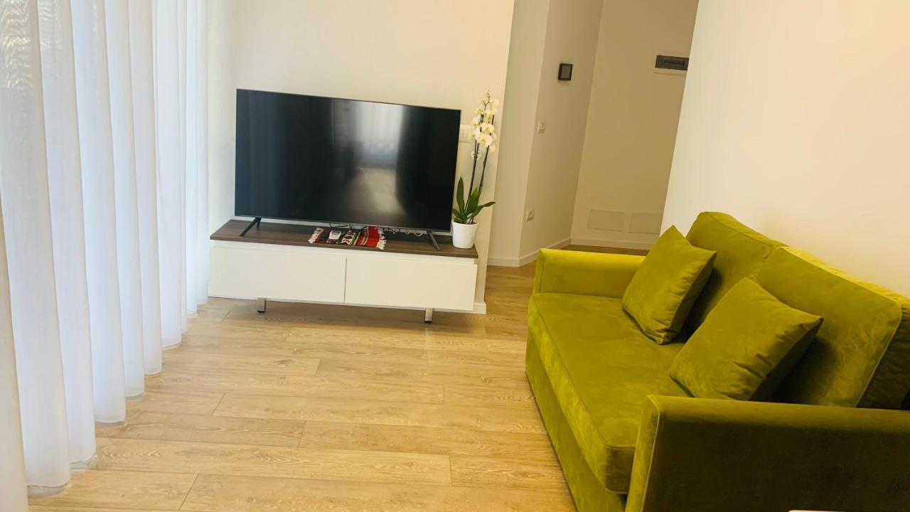 Proper Central Apartment Tirana Exterior photo
